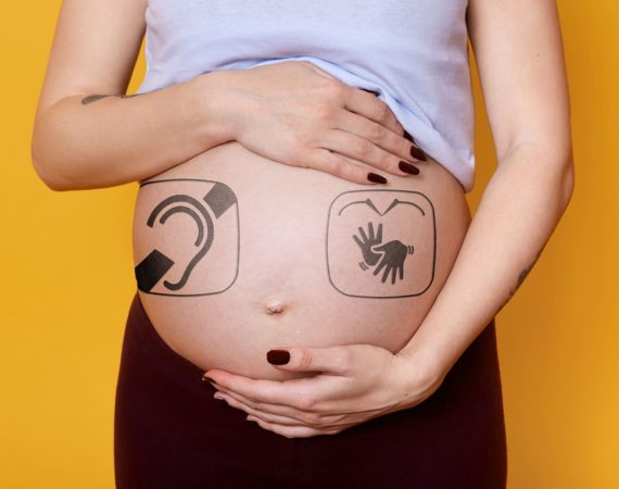 Foto mulher grávida - maternidade e a surdez