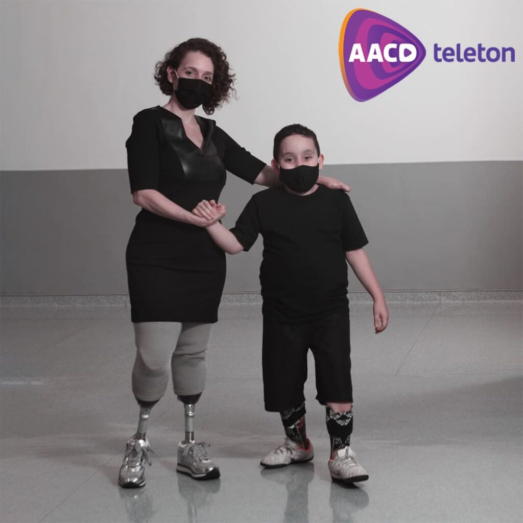 Foto de mãe e filho para AACD Teleton 2020 segue até virada de ano