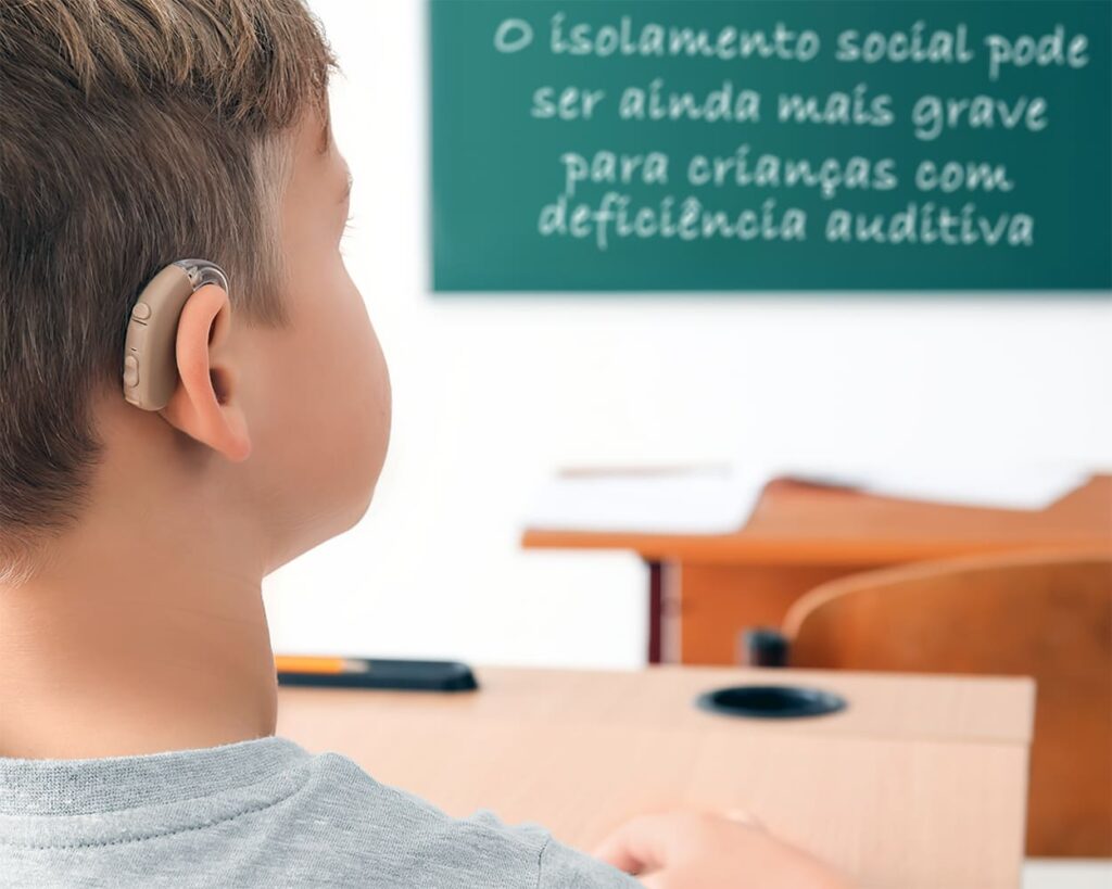 Criança com aparelho auditivo - Surdez na infância é tema de simpósio multidisciplinar