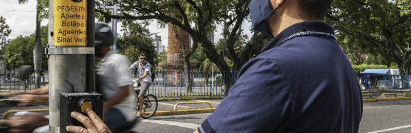 Semáforos sonoros são instalados em Recife