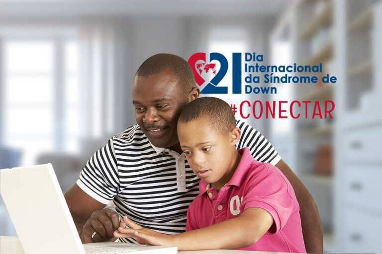 Criança negra com T21 e o pai, no Especial Dia Internacional da Síndrome de Down 2021