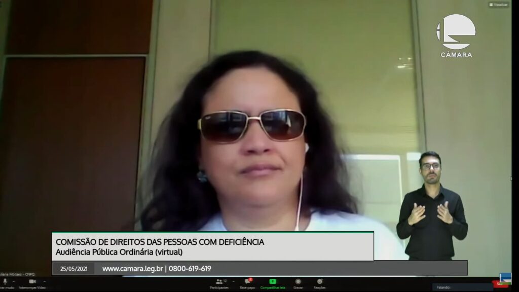 Print do YouTube da Câmara dos Deputados, com Liliane Moraes, sobre a PEC 32 é criticada por entidades.