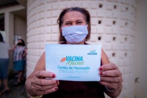 Read more about the article Maceió lança cartão de vacinação da COVID-19 em braille