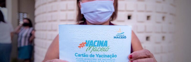 Maceió lança cartão de vacinação da COVID-19 em braille