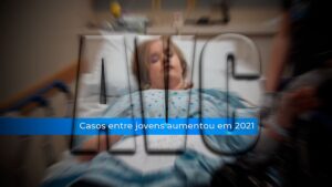 Jovem adulta de 35 anos, em cama de hospital, ilustrando o “aumento de jovens com AVC em 2021”.