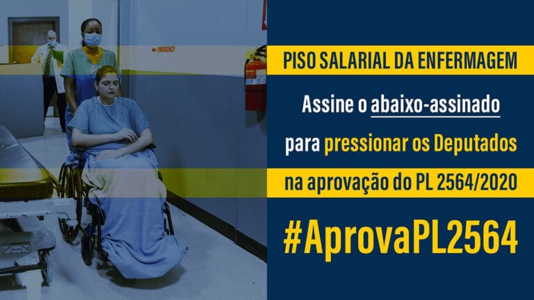 Arte com foto de enfermeira empurrando paciente em cadeira de rodas, com sobreposição de texto sobre abaixo-assinado do piso salarial da enfermagem, PL 2564/2020