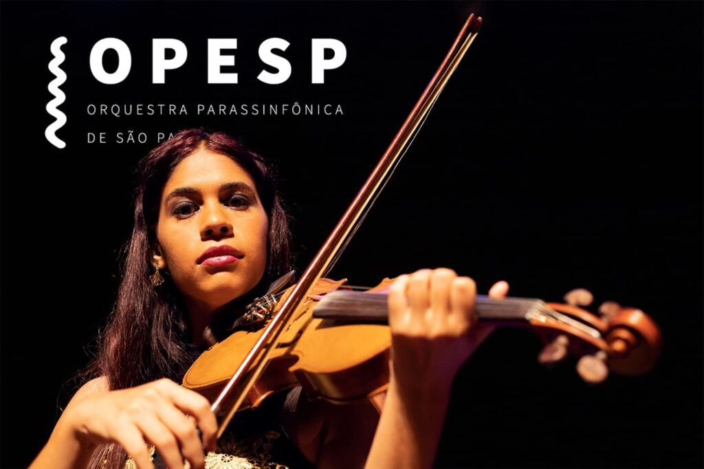 Foto de Naiala Oliveira, em close, musicista da OPESP – Orquestra Parassinfônica de São Paulo.