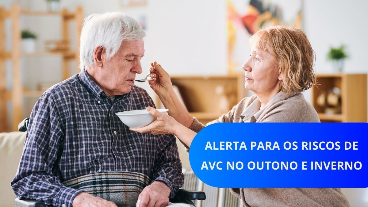 Foto de casal de idosos. Mulher alimentando o marido, que usa cadeira de rodas. Texto: Alerta para os riscos de AVC no outono e inverno.