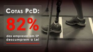Foto em preto e branco de pessoa com prótese de perna e sobreposição de texto, sobre o Cenário da Cota para PcDs: 82% das empresas em SP descumprem a Lei.