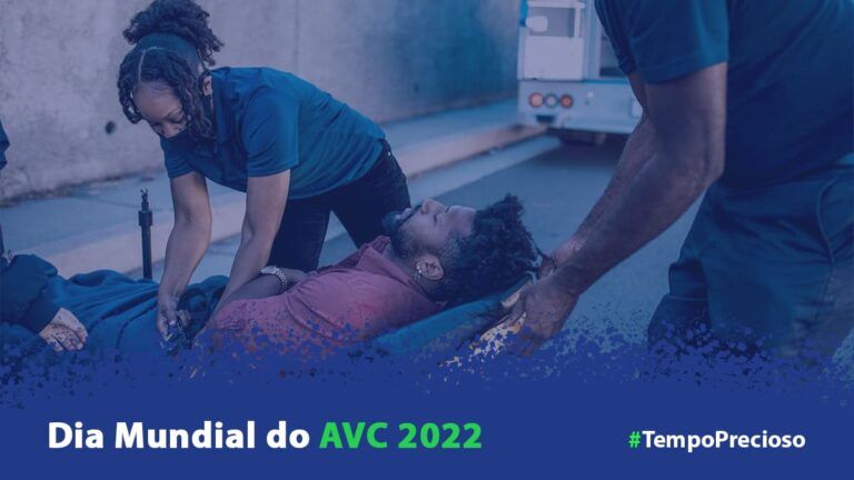 Equipe de paramédicos atende ocorrência de possível caso de Acidente Vascular Cerebral. Atenção aos sinais e sintomas do AVC, tempo é fator essencial.