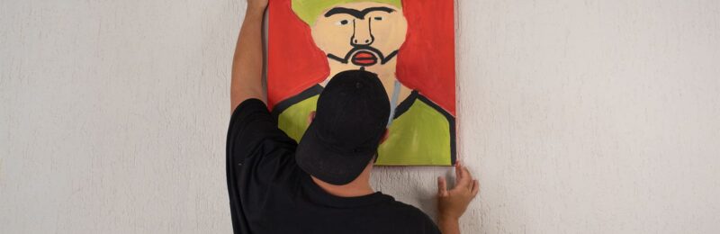 Artista plástico com T21 promove exposição inclusiva no Distrito Federal