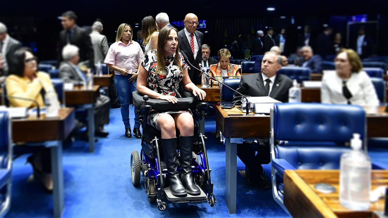 Senadora Mara Gabrilli, em sessão que aprovou laudo de deficiência permanente com validade indeterminada, no plenário do Senado Federal.