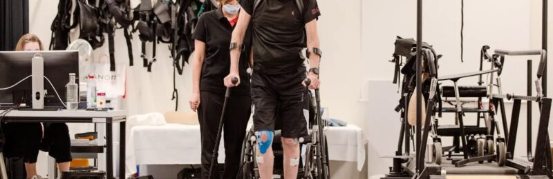 Tetraplégico volta a andar de forma natural após implantar ponte digital
