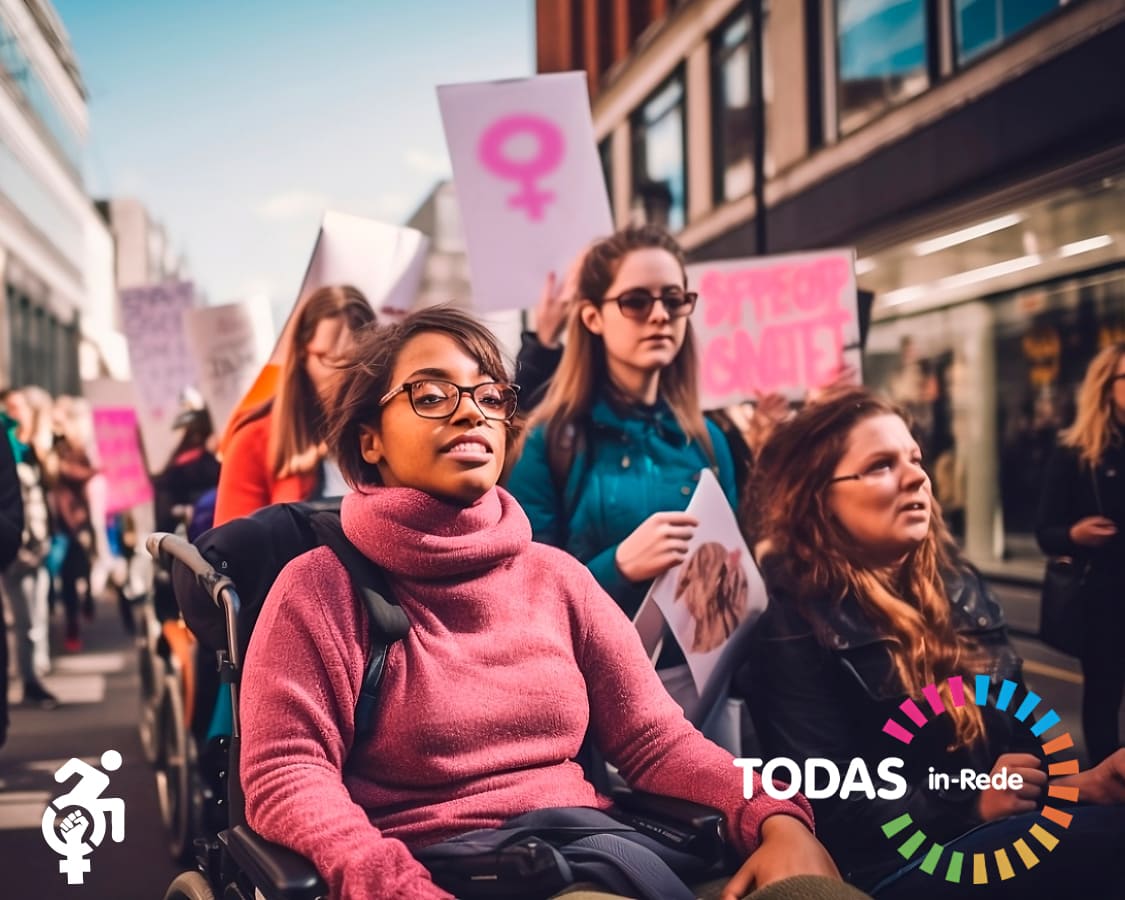 Grupo de mulheres diversas em protesto pacífico. Curso de liderança e empoderamento feminino para mulheres com deficiência.