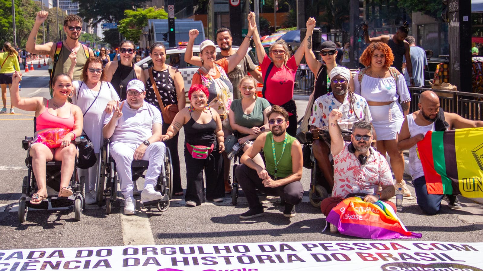 Participantes da primeira edição da Parada do Orgulho de Pessoas com Deficiência em São Paulo.