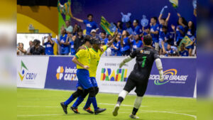 Ricardinho e Jefinho no jogo de Futebol de Cegos entre Brasil e França, durante anúncio da Expo Brasil Paralímpico na Reatech 2024