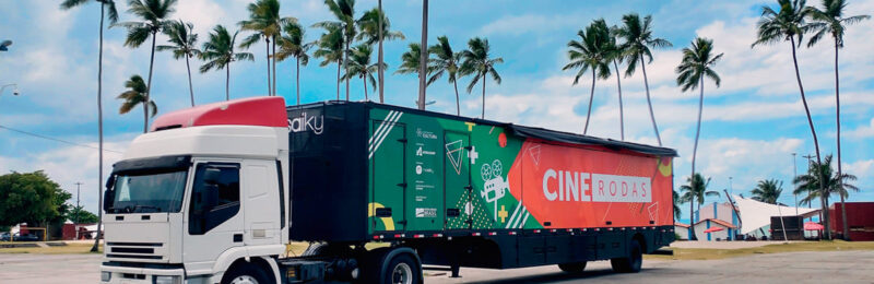 Cine Rodas: Carreta acessível leva cinema e exposição de arte para 10 cidades de SP