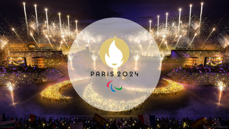 Representação da cerimônia de abertura dos Jogos Paralímpicos Paris 2024, com fogos de artifício e o logo oficial iluminando a cena.