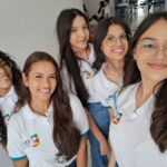 Estudantes mulheres criam óculos inteligentes para pessoas com deficiência visual