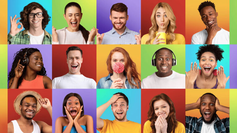 Mosaico colorido com pessoas diversas e expressivas, simbolizando representatividade e emoções positivas em campanhas de marcas inclusivas. (Créditos: Milkos/Depositphotos)
