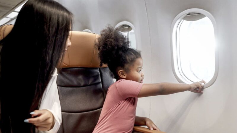 80% de desconto em passagens aéreas para acompanhantes de pessoas com autismo
