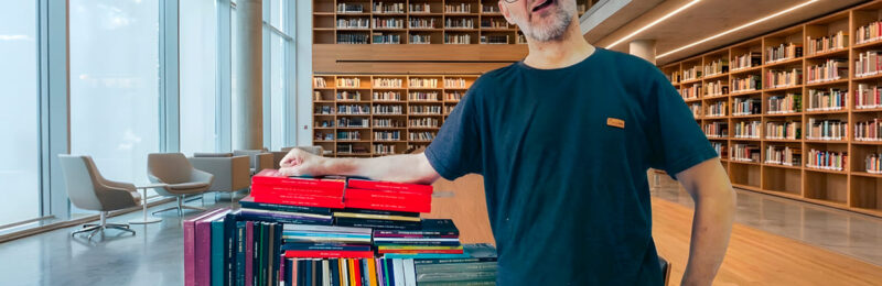 Pesquisador Emílio Figueira amplia obras sobre deficiência e arte